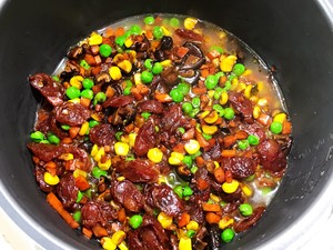 电饭煲腊肠焖饭75 作者:莹小胖 帖子ID:17530 电饭煲,腊肠,焖饭