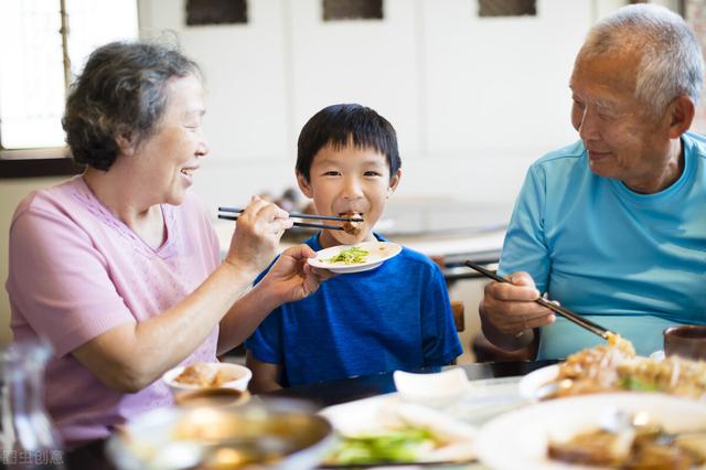 建议中老年人：早餐少吃面条和稀饭，多吃这4样，营养又健康5201 作者:北漂宝妈 帖子ID:117361 建议,中老年,中老年人,老年人,早餐