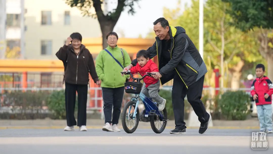 习近平在河北涿州考察灾后恢复重建工作！现场照片&gt;&gt;9607 作者:观天下事 帖子ID:261759 习近平,河北,涿州,考察,恢复